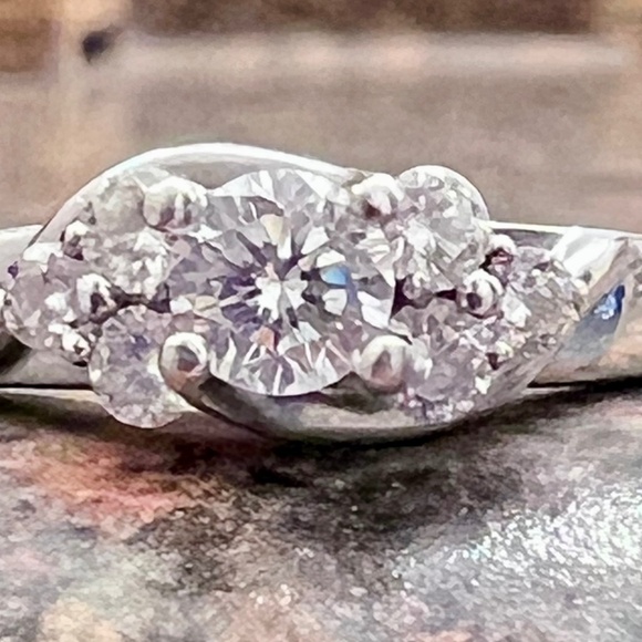 THE LEO Diamond Round-Cut Engagement Ring 5/8 ct tw 14K White Gold